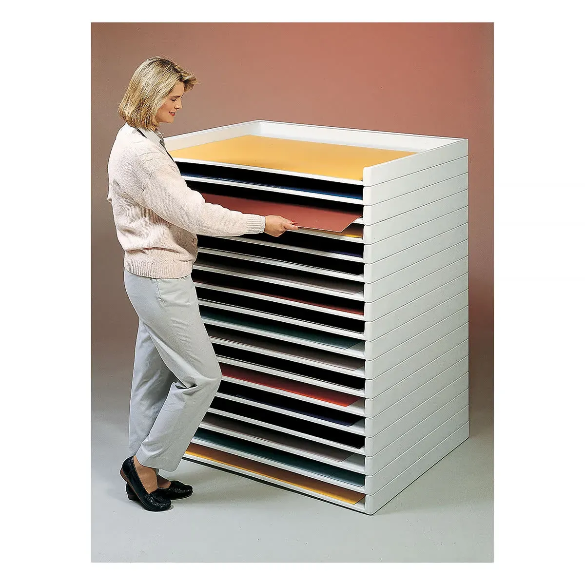 Flat file storage protecting artworks from light, dust, and bending