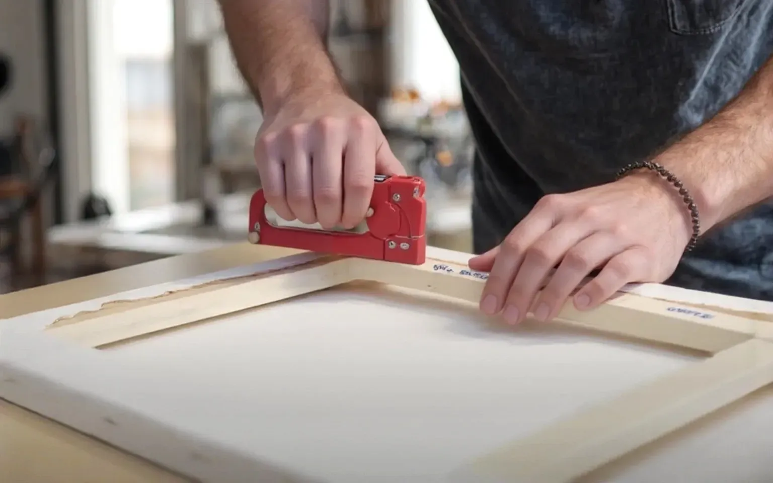 A Guide to Choosing the Right Linen Canvas for Your Needs